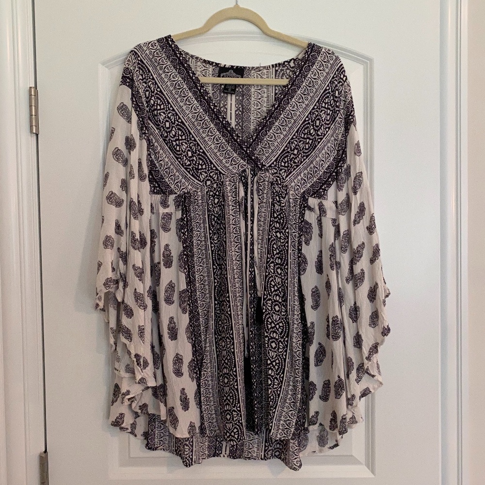 Black and white paisley top